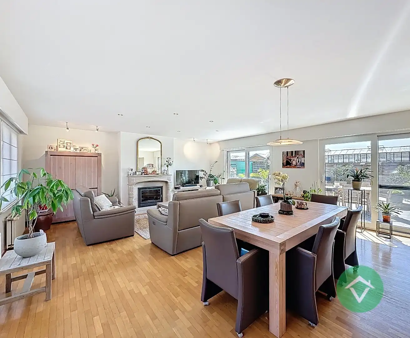 Ruime gezinswoning met dubbele garage in Koekelare foto 6