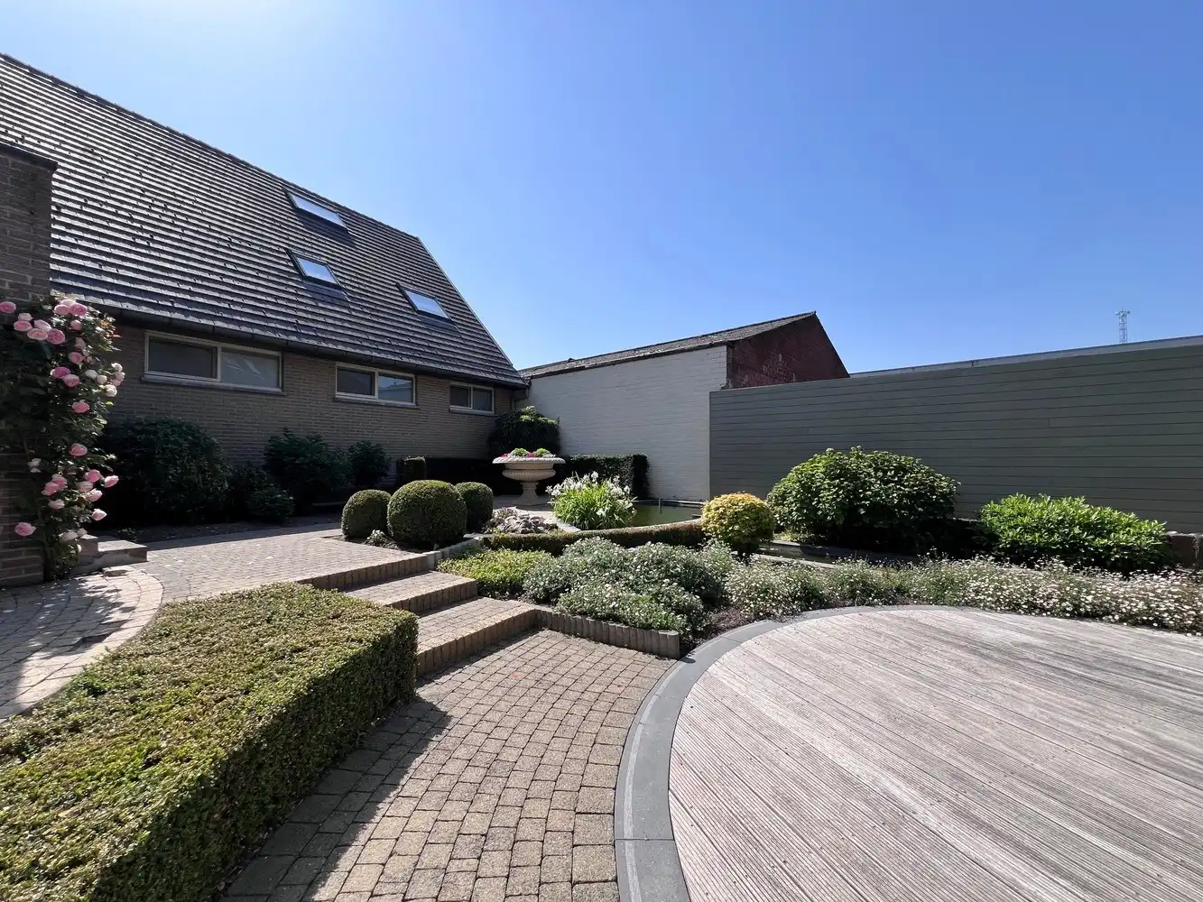 Instapklare woning met 5 slaapkamers en praktijk/kantoorruimte foto 26