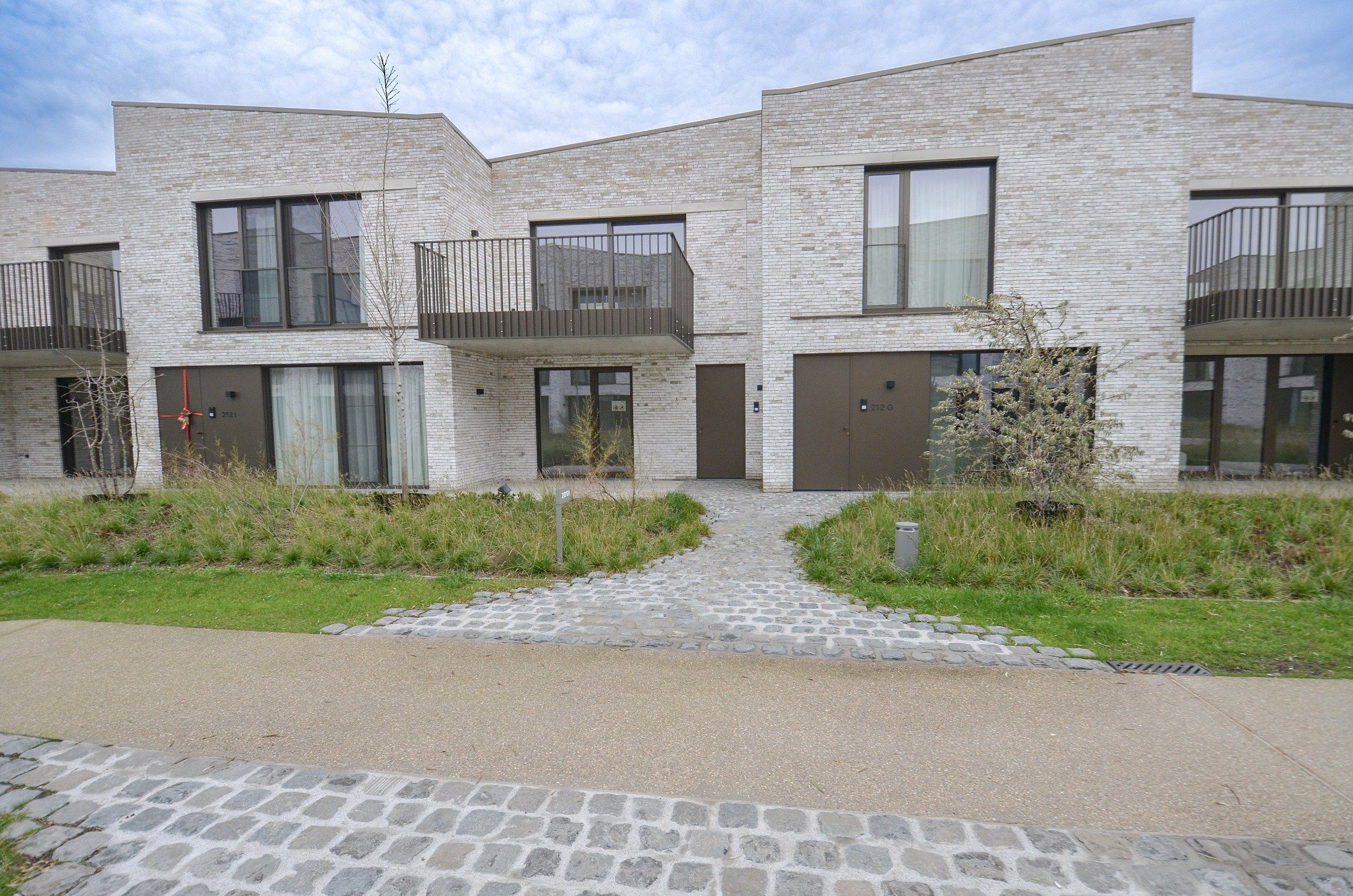 Nieuwbouw BEN-woning(bijna energie neutrale woning) in een autovrije, groene omgeving. foto 2