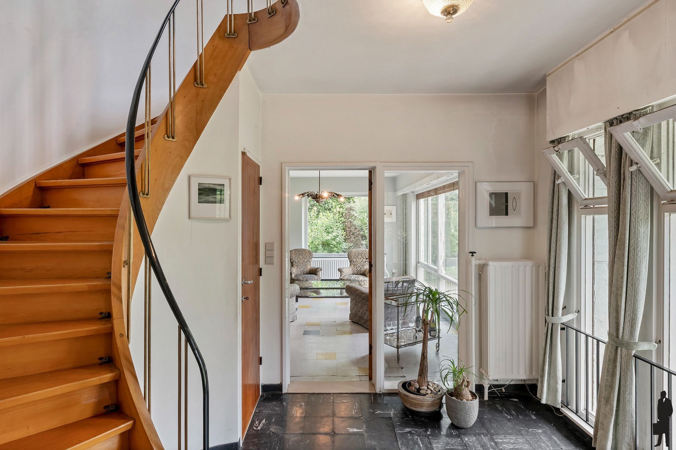 Zonnige villa met karakter & potentieel in hartje Brasschaat foto 3