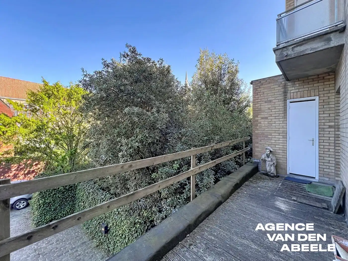Op te frissen appartement met 2 slaapkamers aan de Sint-Annarei te Brugge foto 10