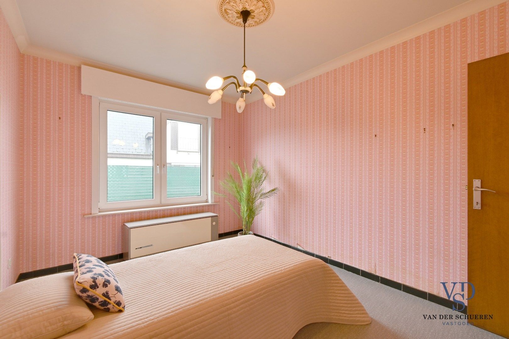 Bungalowwoning met afzonderlijke loods foto 18