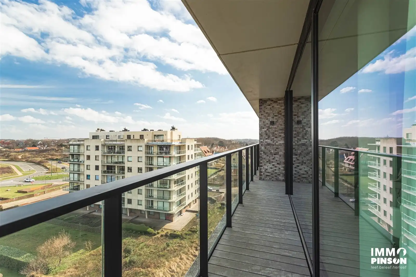 Lichtrijke assistentieflat met wijds zicht op zee, strand en duinen foto 9