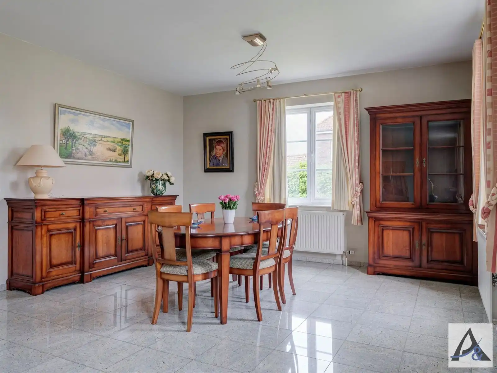Exclusieve villa met ruime loods in hartje Munsterbilzen foto 29