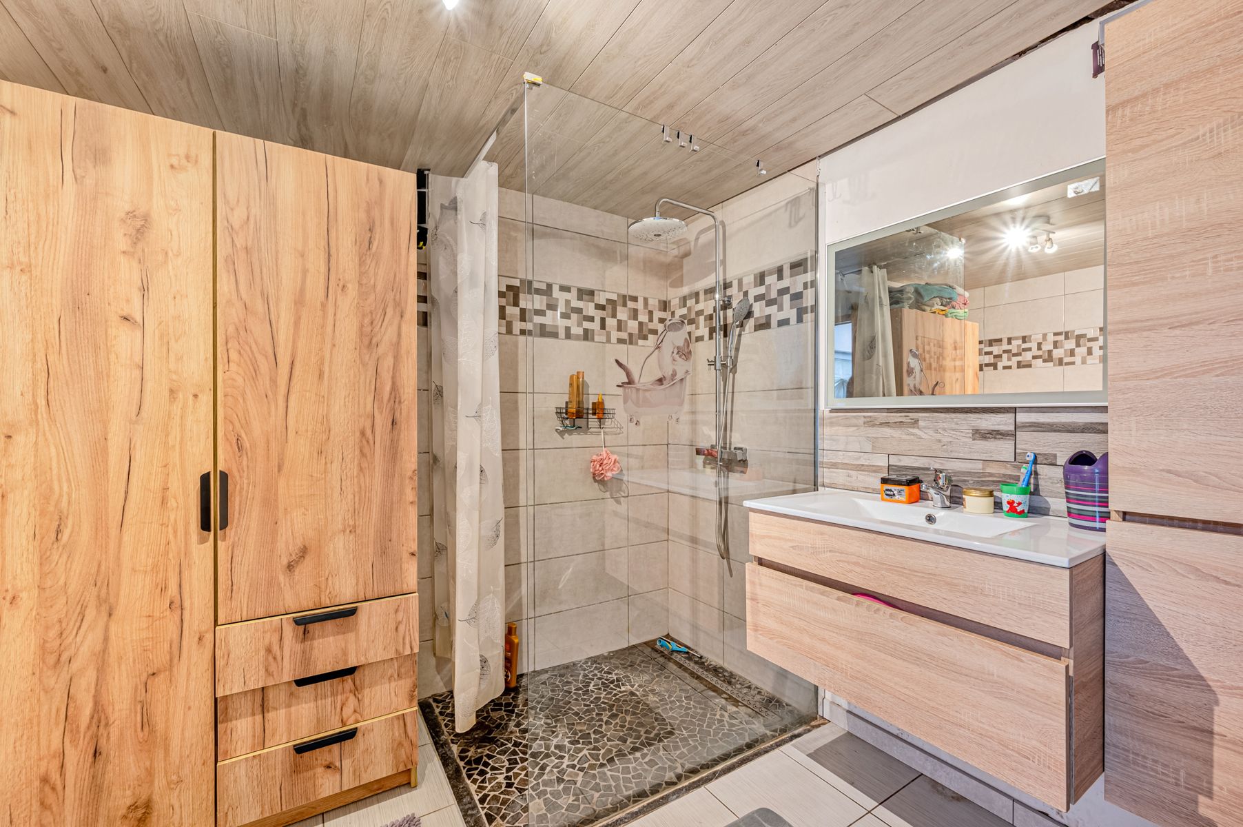 Gerenoveerde woning, af te werken naar eigen smaak foto 10