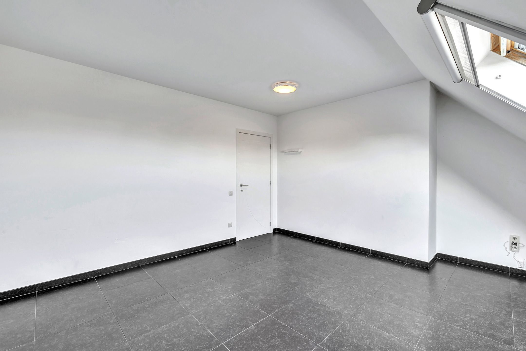 Ruime duplex met groot terras en garage foto 15