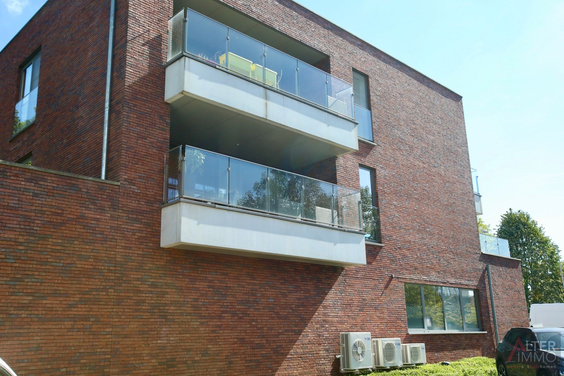 Instapklaar, centraal gelegen 2-slaapkamer appartement met terras en ondergrondse parking! foto 23