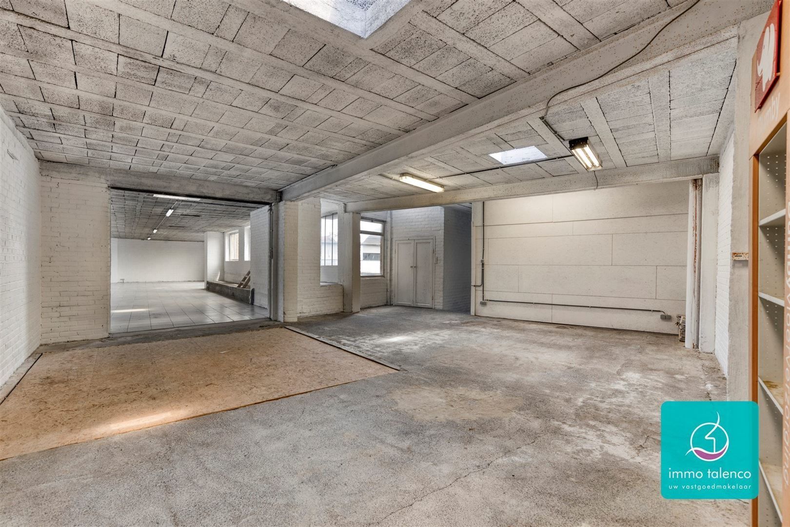 Showroom / loods / kantoorruimte / winkel op 6 a 15 ca - 565 m² foto 19
