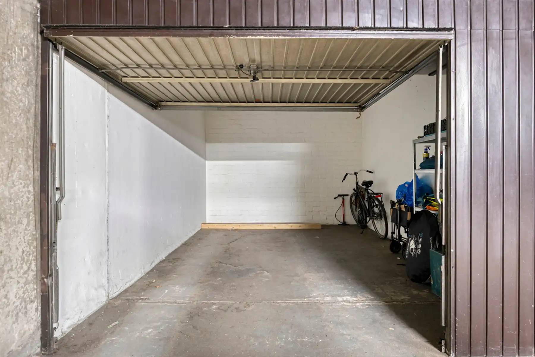 Instapklaar appartement met twee slaapkamers en een terras. foto 14