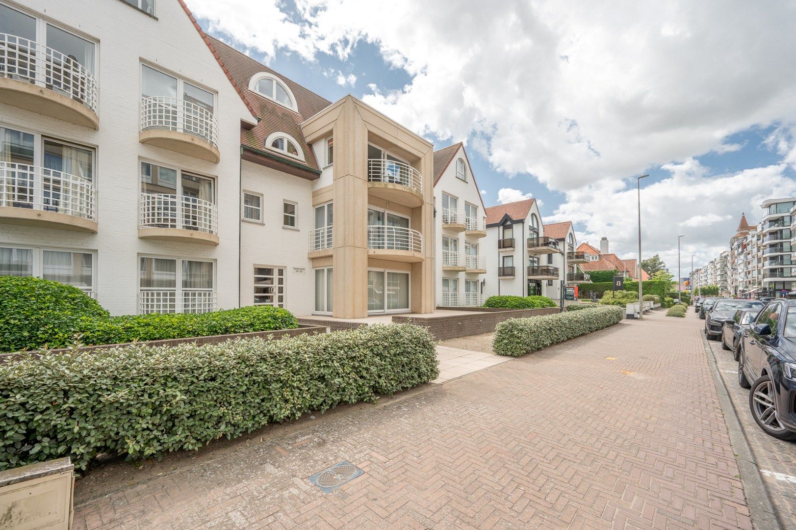 Twee-slaapkamer appartement in standingvolle villaresidentie  in het Zoute foto 11