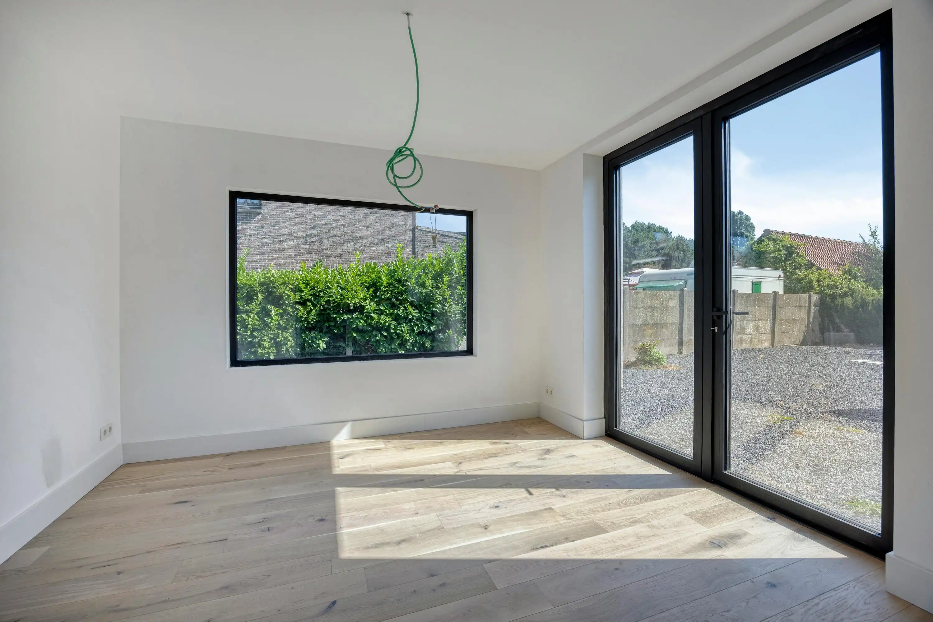 Volledig gerenoveerde halfopen woning in hartje Ertvelde foto 4