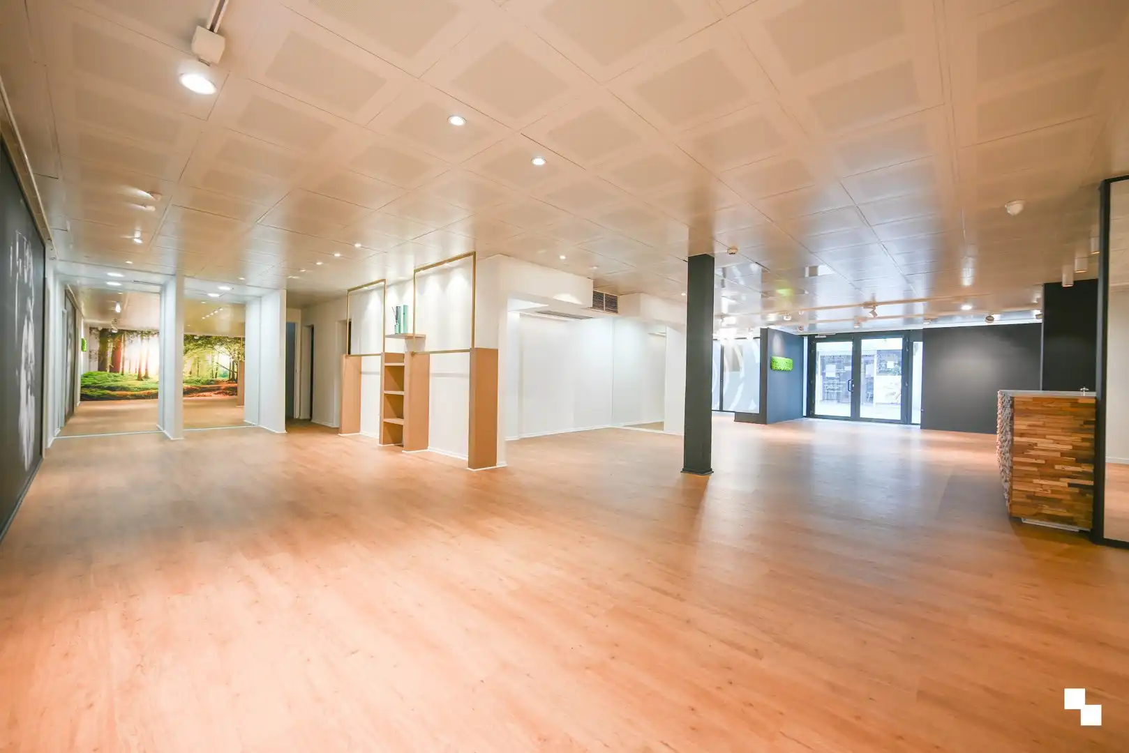 Handelszaak met ruime vitrine in centrum Waregem foto 9