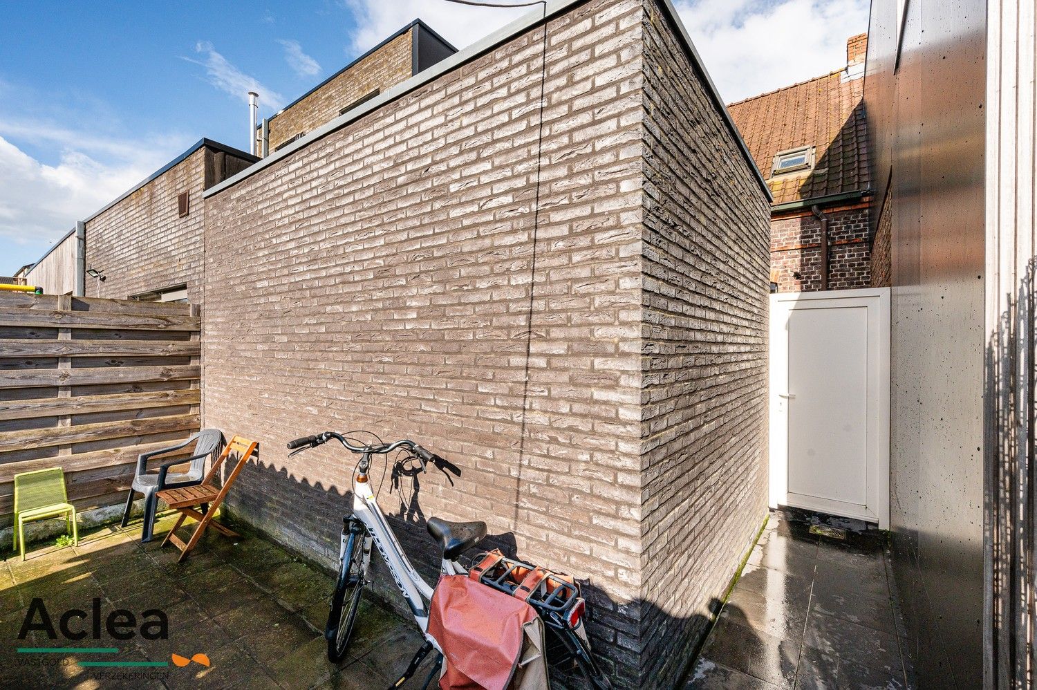 Te renoveren woning met 2/3 slpks en mooie tuin met uitweg foto 13