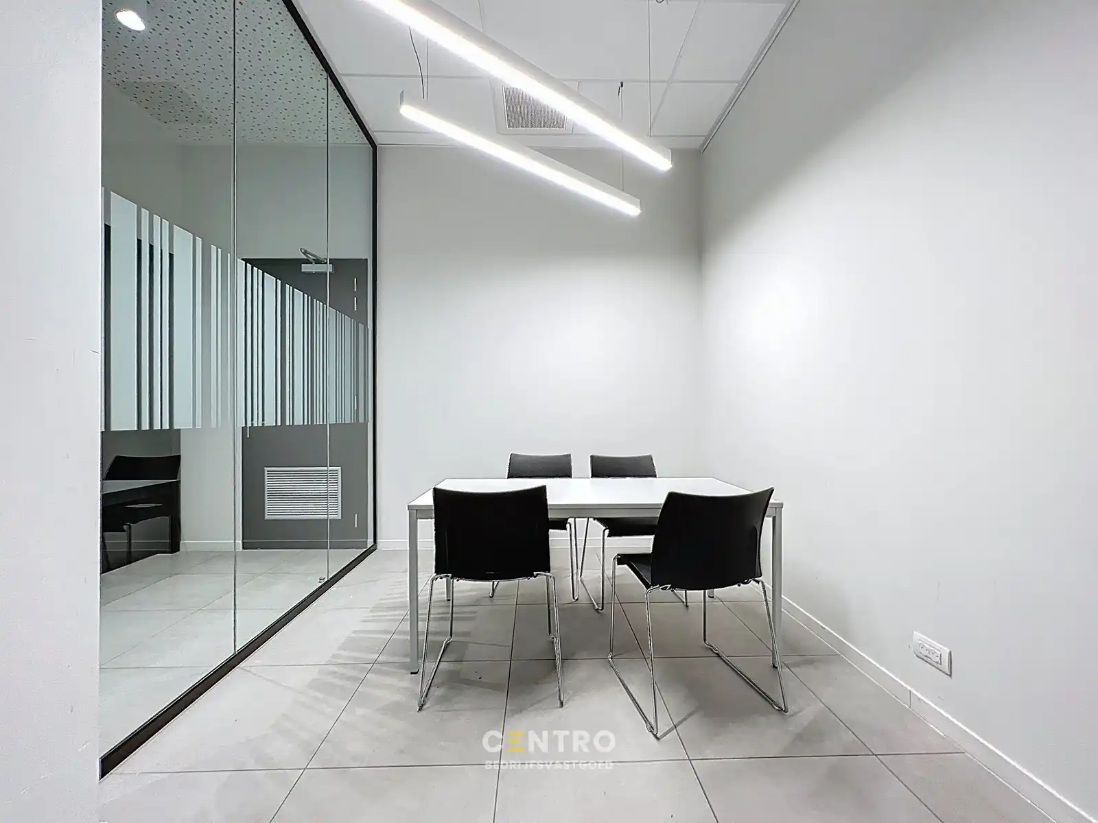 Modern kantoor op een rustige, vlot bereikbare locatie te Roeselare, ideaal voor vrije beroepen en zelfstandigen. foto 7