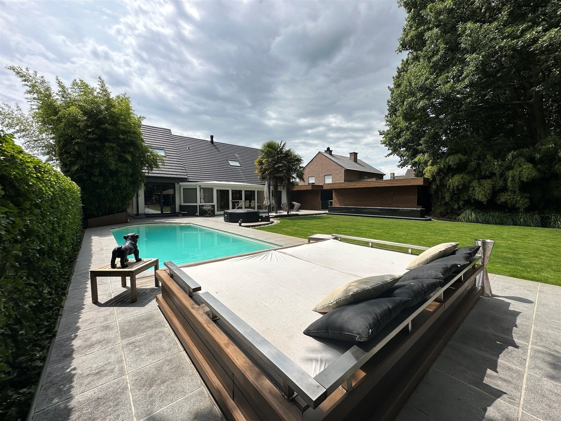 Villa met prachtige tuin, zwembad en bijgebouwen op 2.063m². foto 9