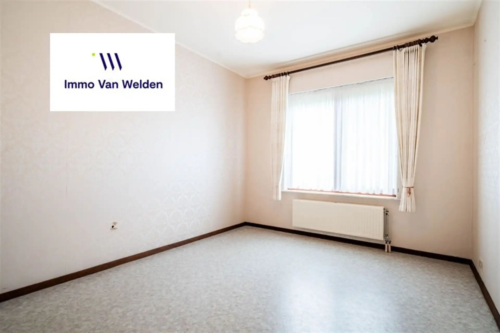 Vrijstaande woning met uitzonderlijk ruim perceel en landelijk uitzicht foto 14