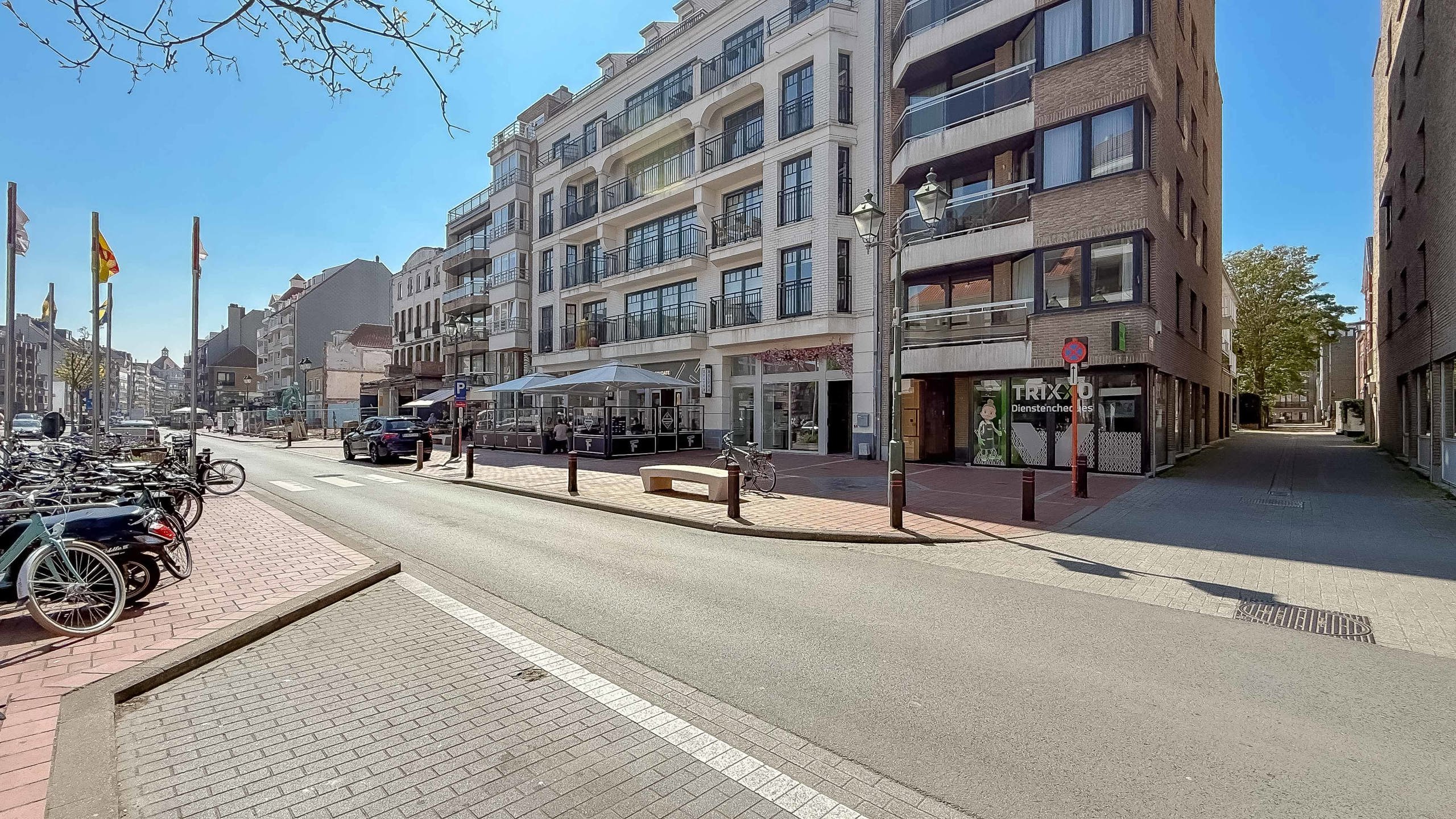 Ruim HOEKAPPARTEMENT met groot terras, op de Lippenslaan... foto 2