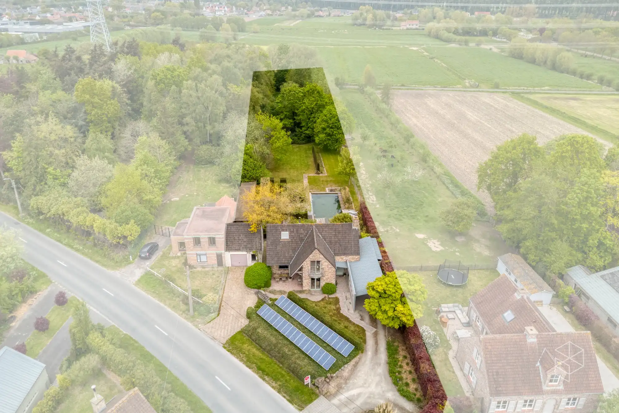 Karaktervolle villa met polyvalent bijgebouw, zwemvijver & aangelegde tuin met uitweg op 4.012m² foto 5
