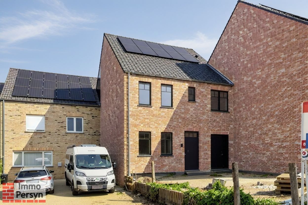 Energiezuinige nieuwbouwwoning in pastorijstijl – Centrale en rustige ligging foto {{pictureIndex}}