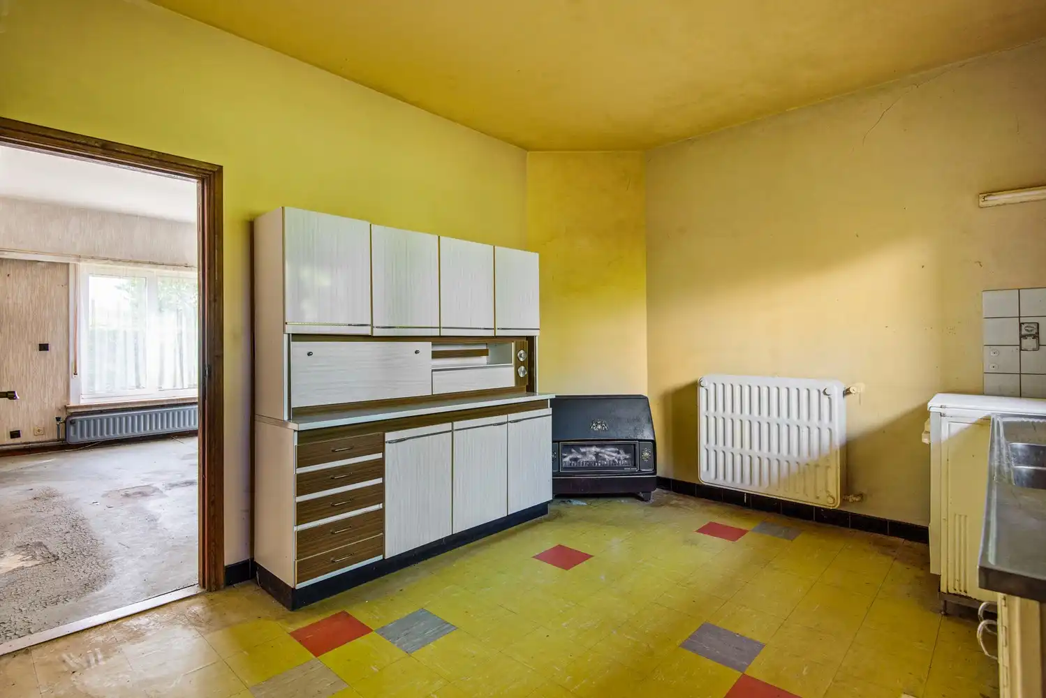 Te renoveren woning met karakter op toplocatie in Borsbeek. foto 12