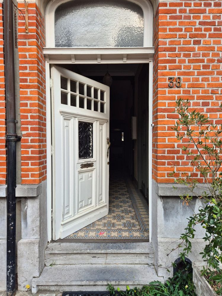 Karaktervolle gezinswoning (5-slpk) van 205 m² met tuin vlakbij het Boekenbergpark foto 6