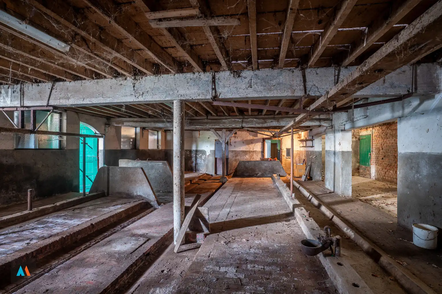 Boerderij met stallen op 1 ha foto 21