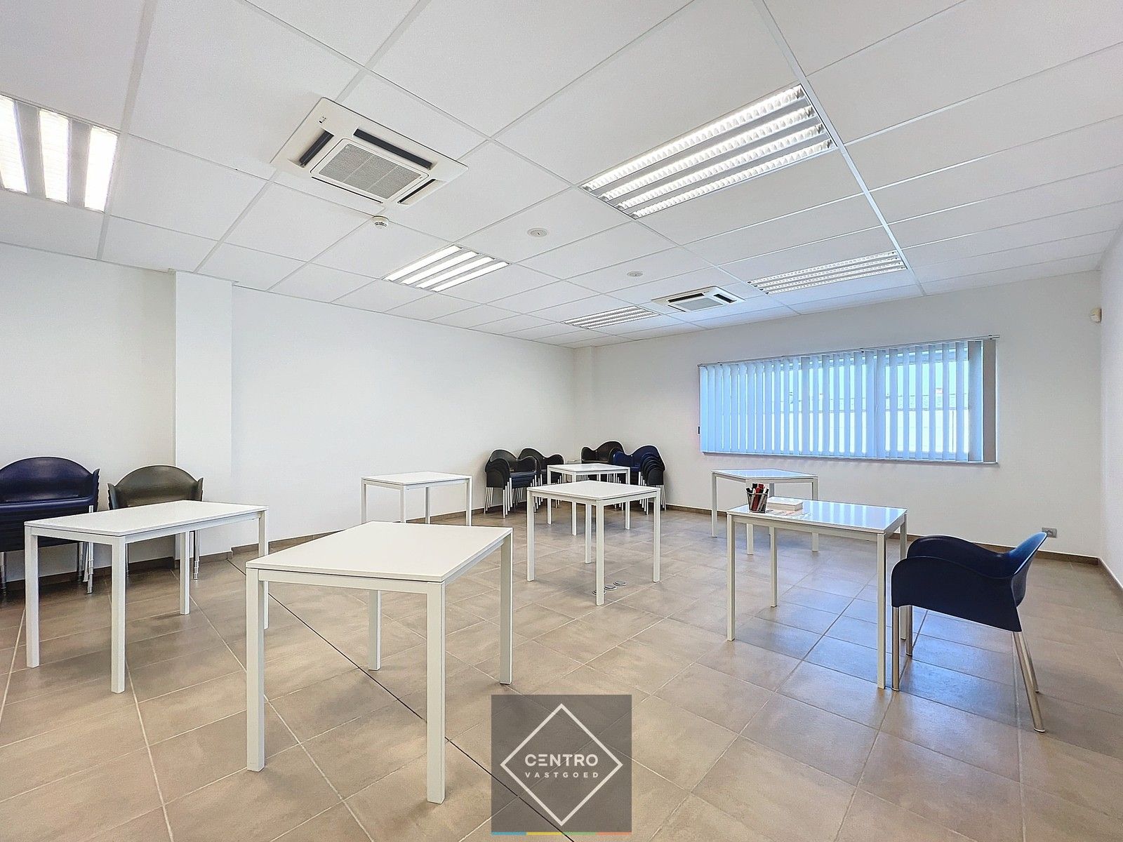 Instapklaar PERFECT onderhouden multifunctioneel BEDRIJFSPAND (1.180 m²) voor handel, kantoor of dienstensector (huidige uitbating: opleidingscentrum) ! foto 49