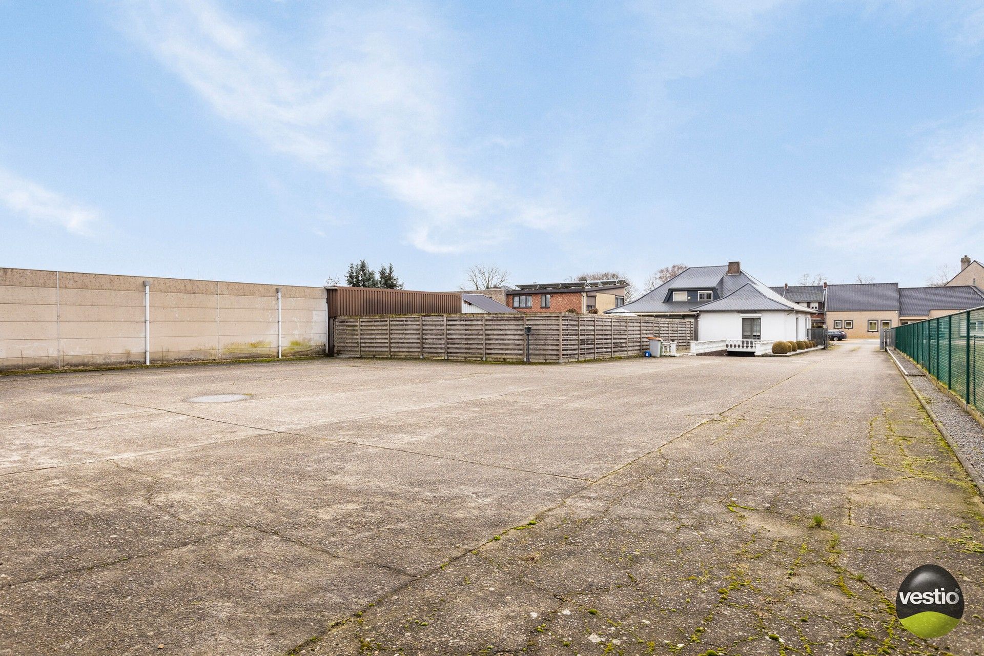 RUIME VILLA MET 430 M² WERKPLAATSEN OP 26,37 ARE foto 33