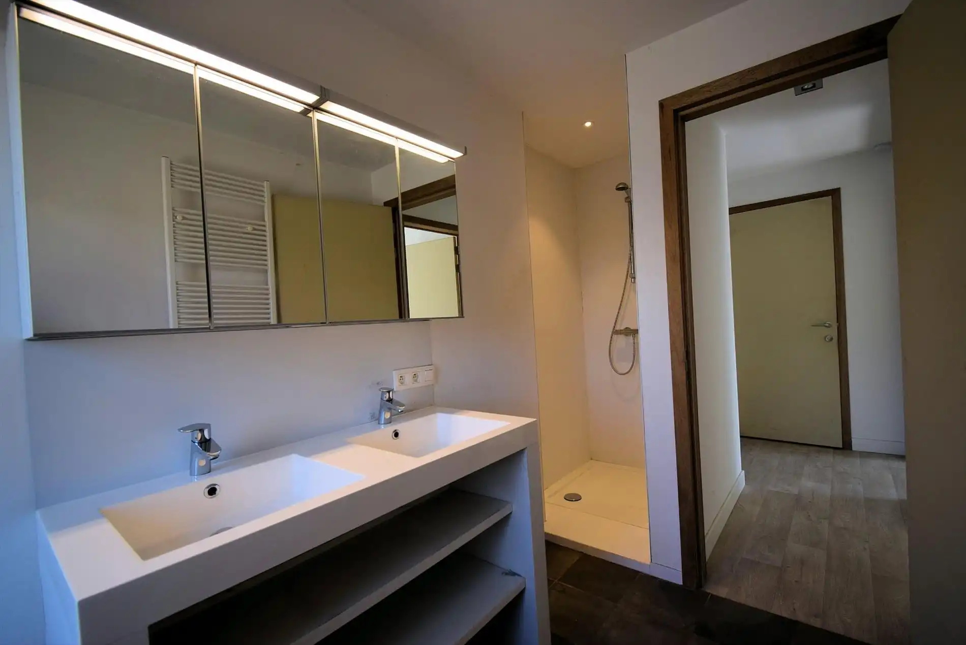 RECENTE WONING MET TUIN IN CENTRUM ROESELARE  foto 9