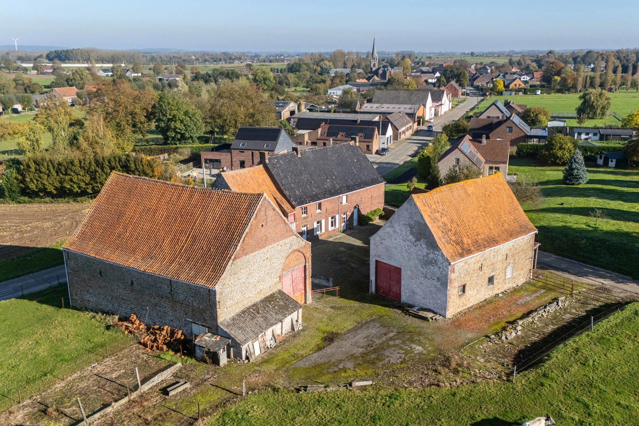 Unieke statige hoeve in een groene omgeving. foto 3