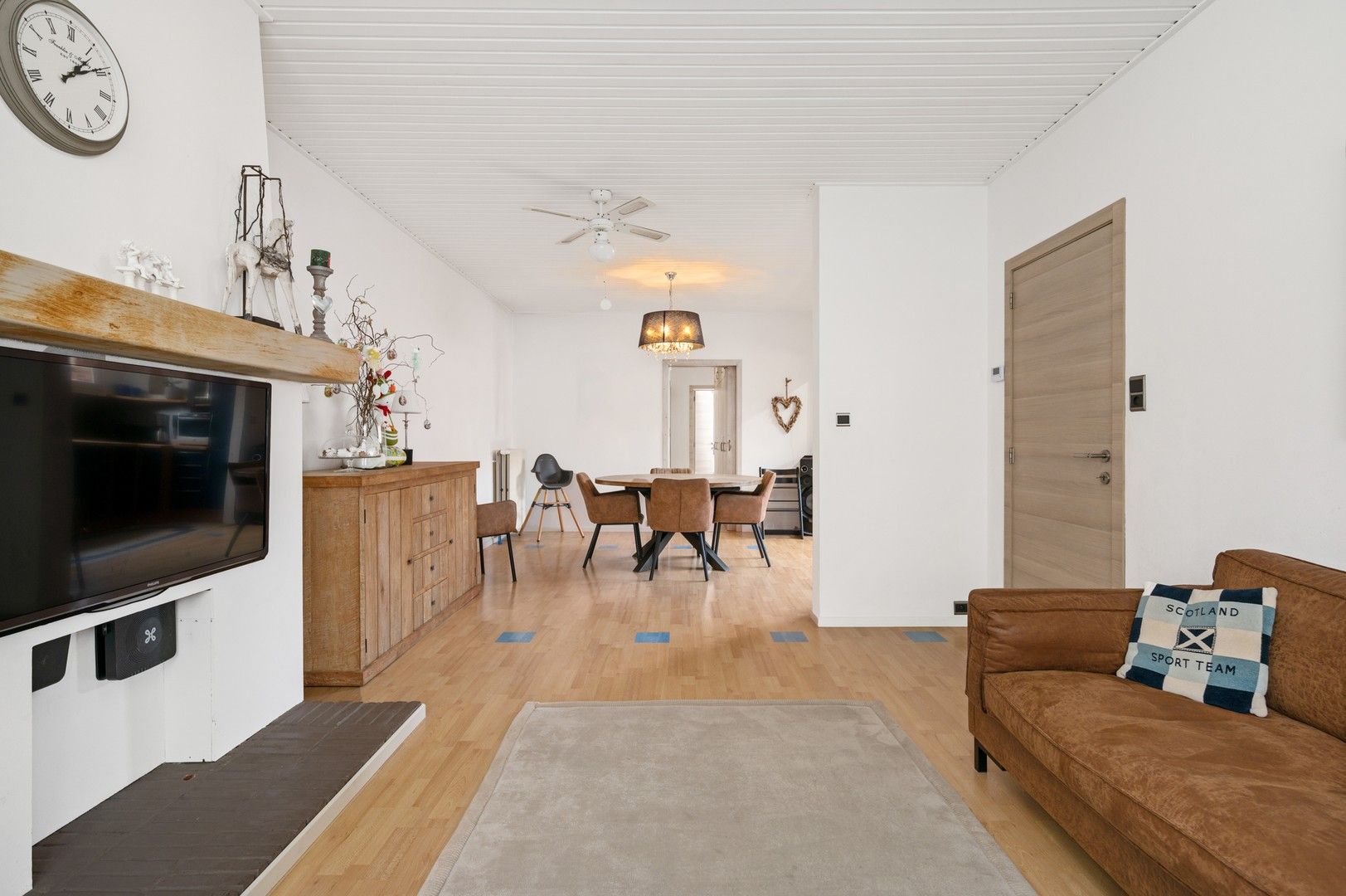 Ruime halfopen tweewoonst met veel mogelijkheden! foto 4