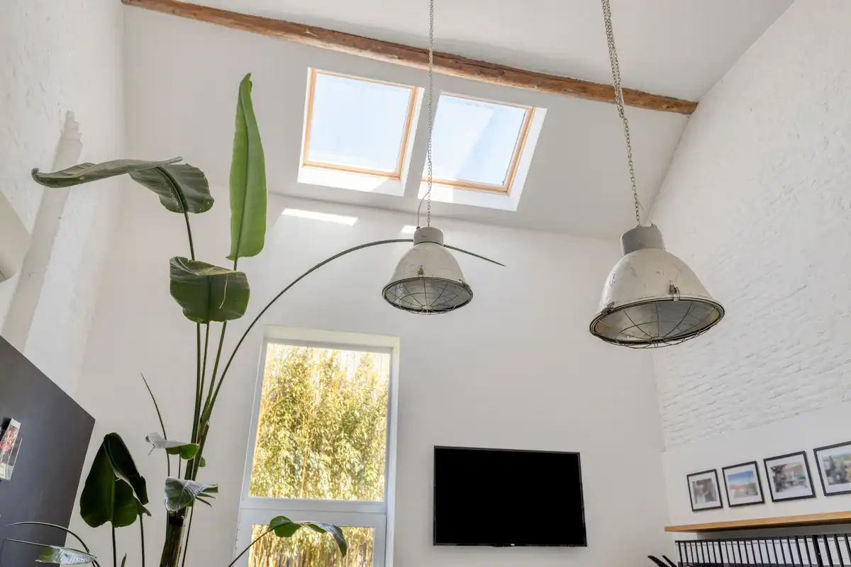 WONING MET BURELEN EN MAGAZIJN TE TONGEREN LANGS N79. foto 20