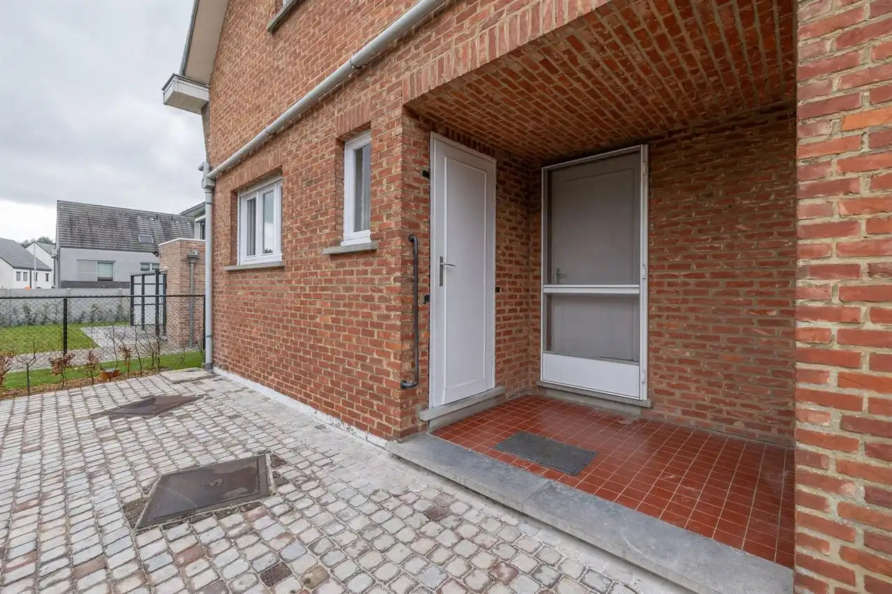 Gusting gelegen woning met 3 slpk, garage en tuin foto 5