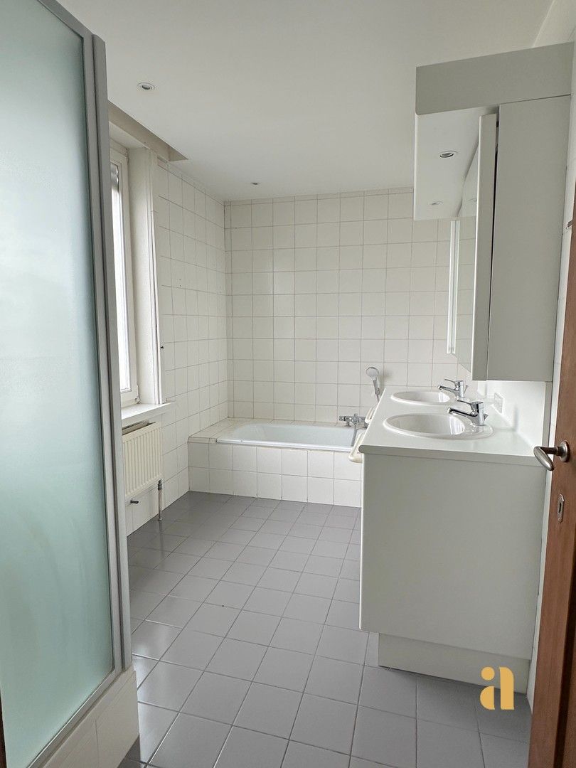 Te huur: royale woning met zwembad foto 18