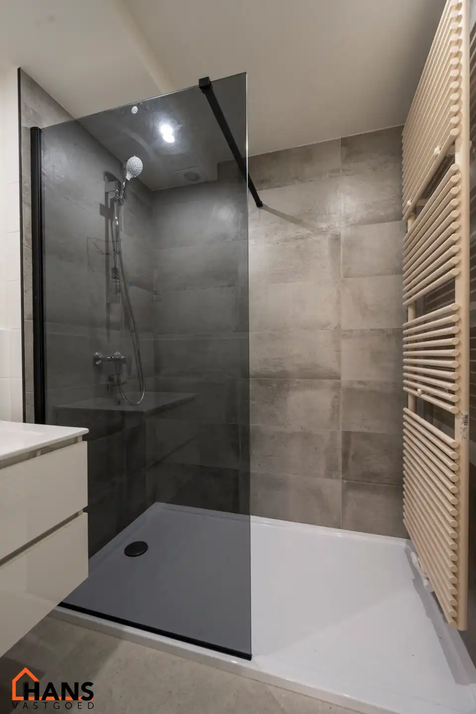 Gerenoveerd gelijkvloersappartement met garagebox. foto 10