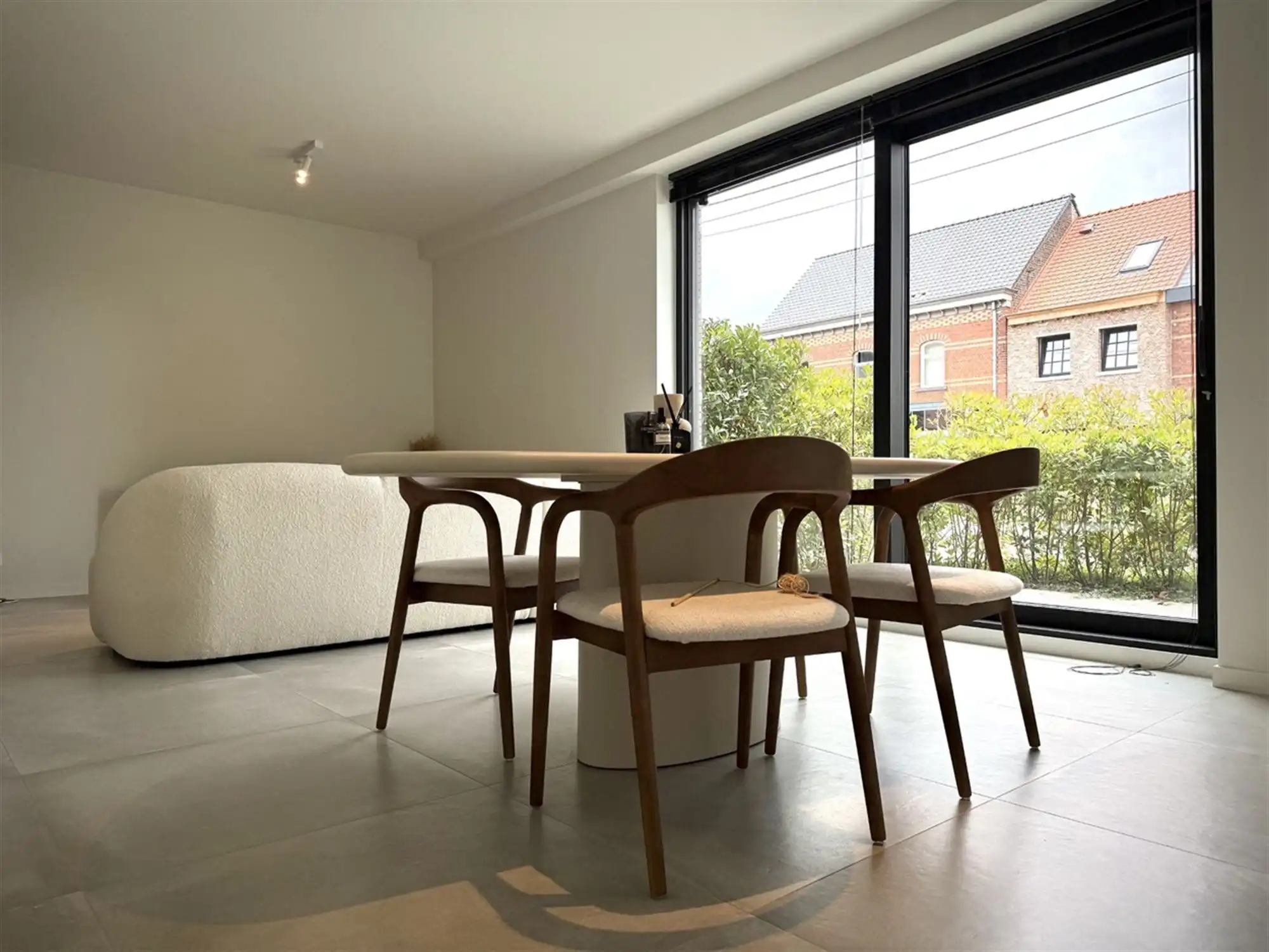 Instapklaar GELIJKVLOERS-APPARTEMENT met 2 slaapkamers, terras en ondergrondse autostaanplaats (1) & -kelder  foto 5