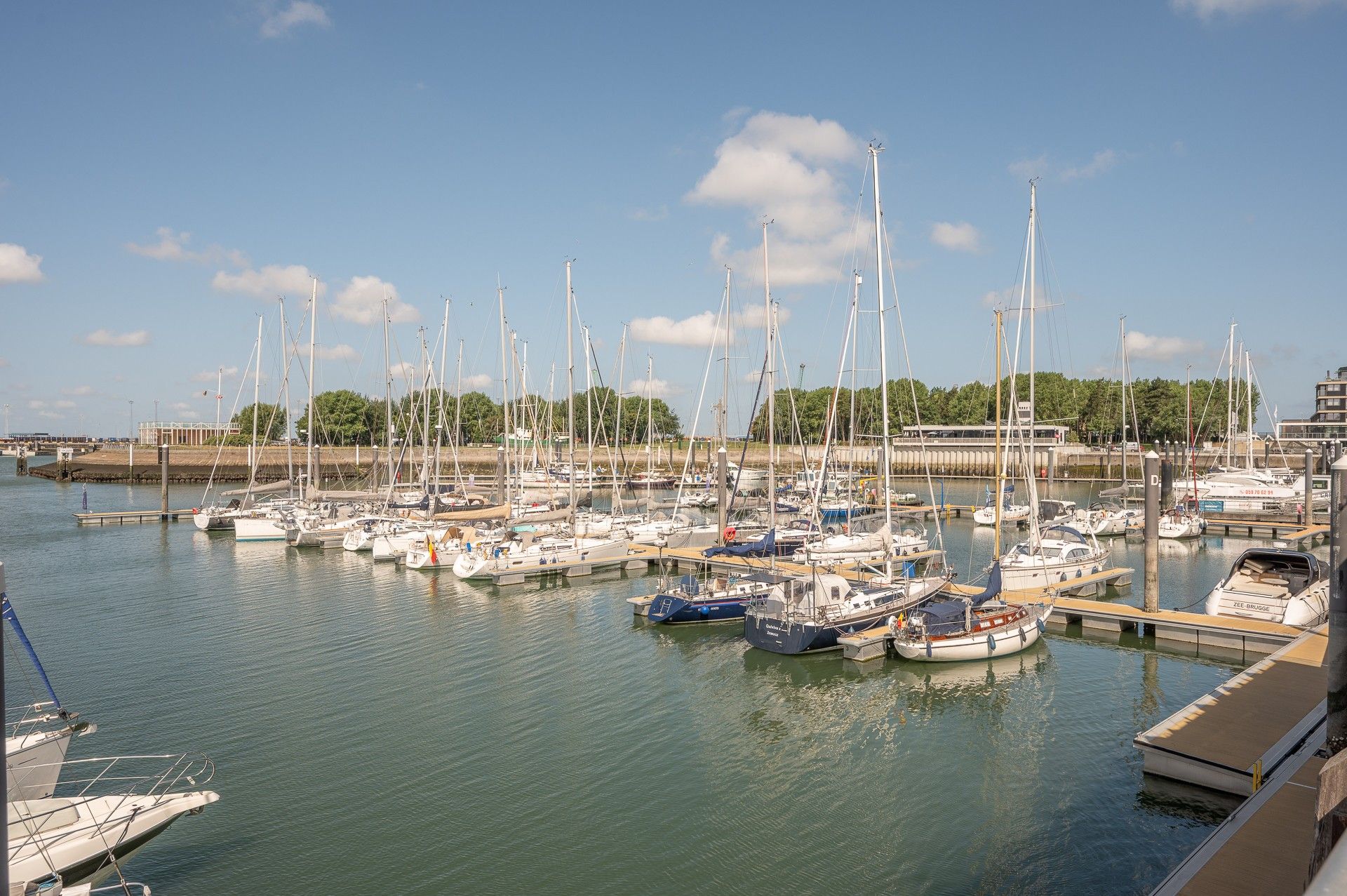 Zonnig en ruim appartement met adembenemend havenzicht foto 13
