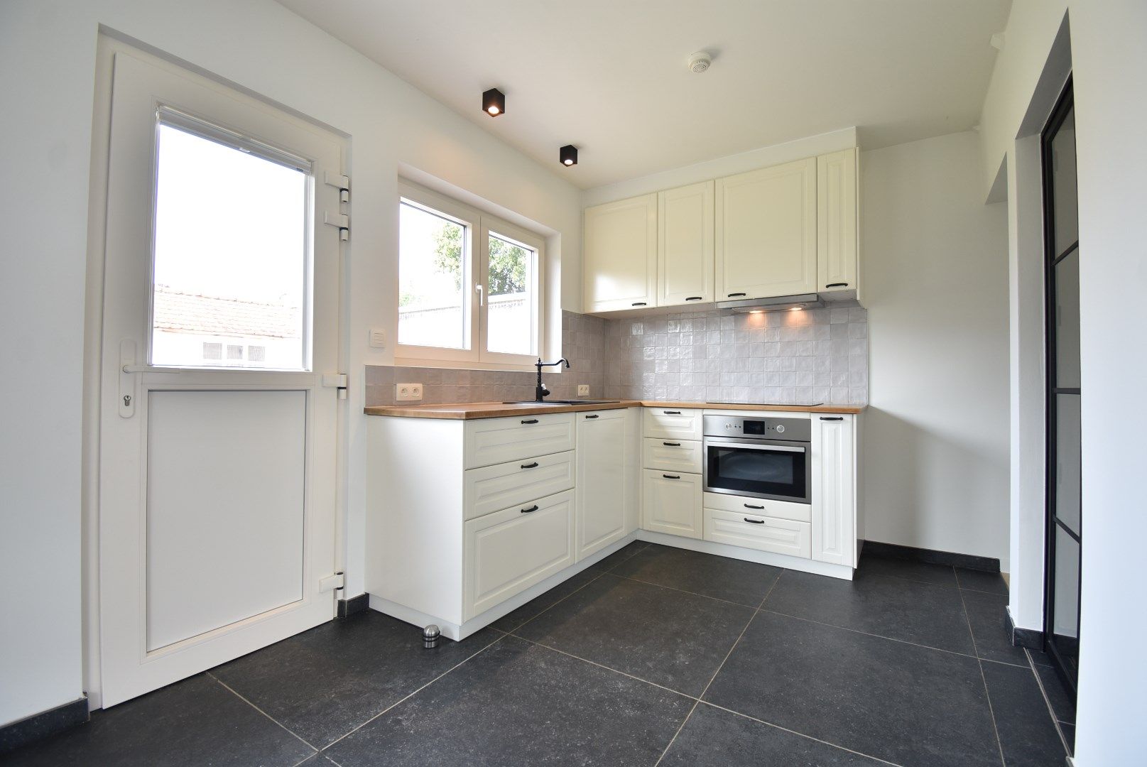 Gerenoveerde en smaakvol afgewerkte woning te Hoeselt  foto 2