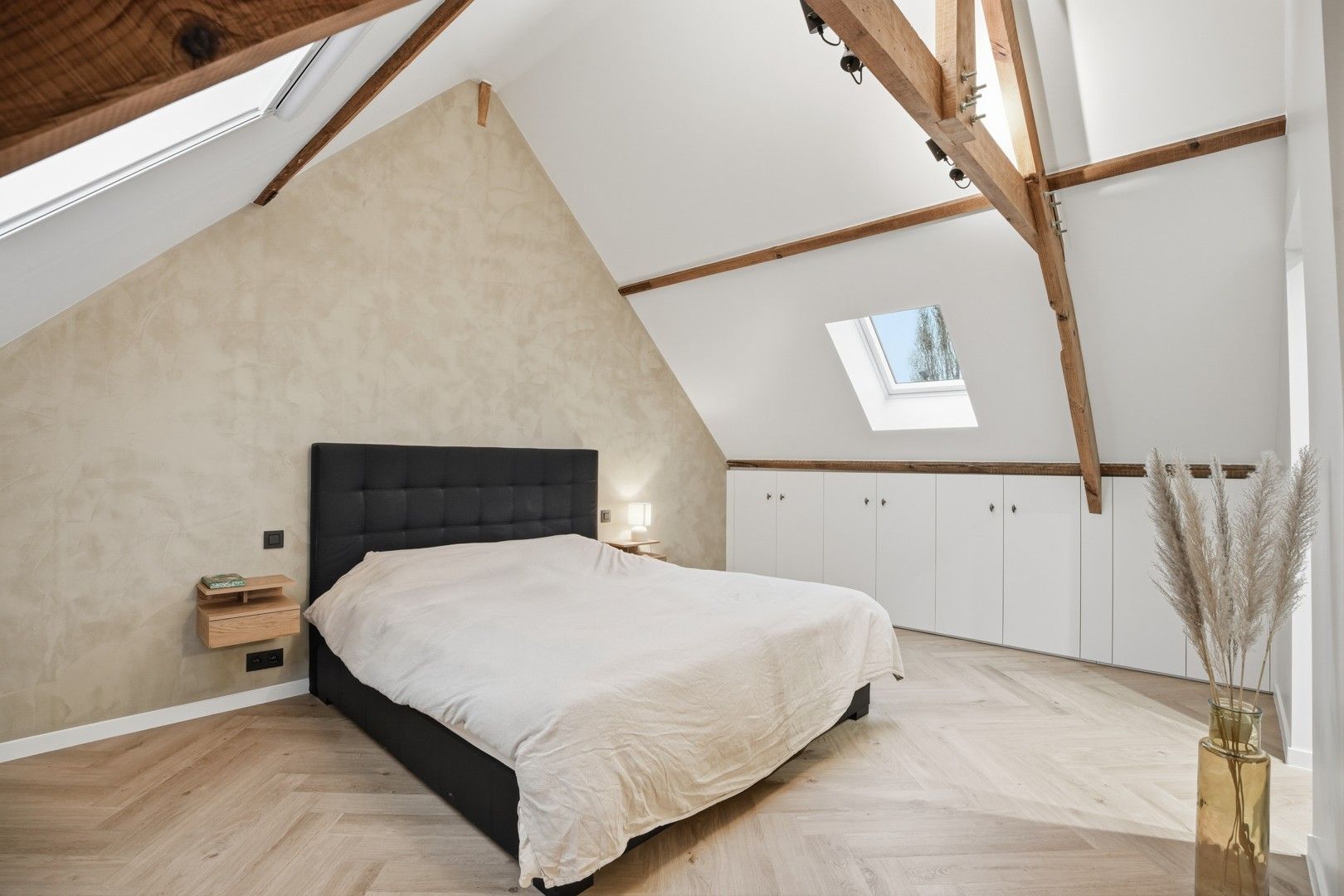 Halfopen bebouwing met uitweg en carport in het hartje van Zwevezele foto 19