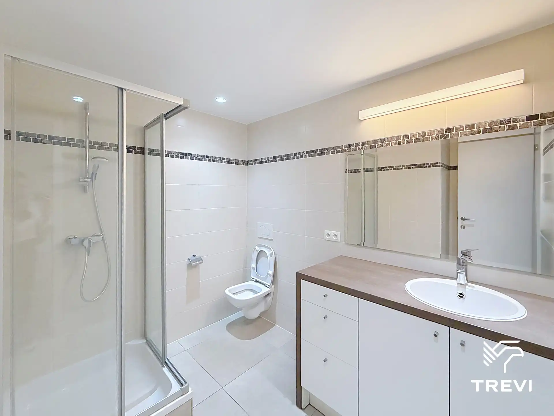 Opgeknapt penthouse met 1 slaapkamer foto 9