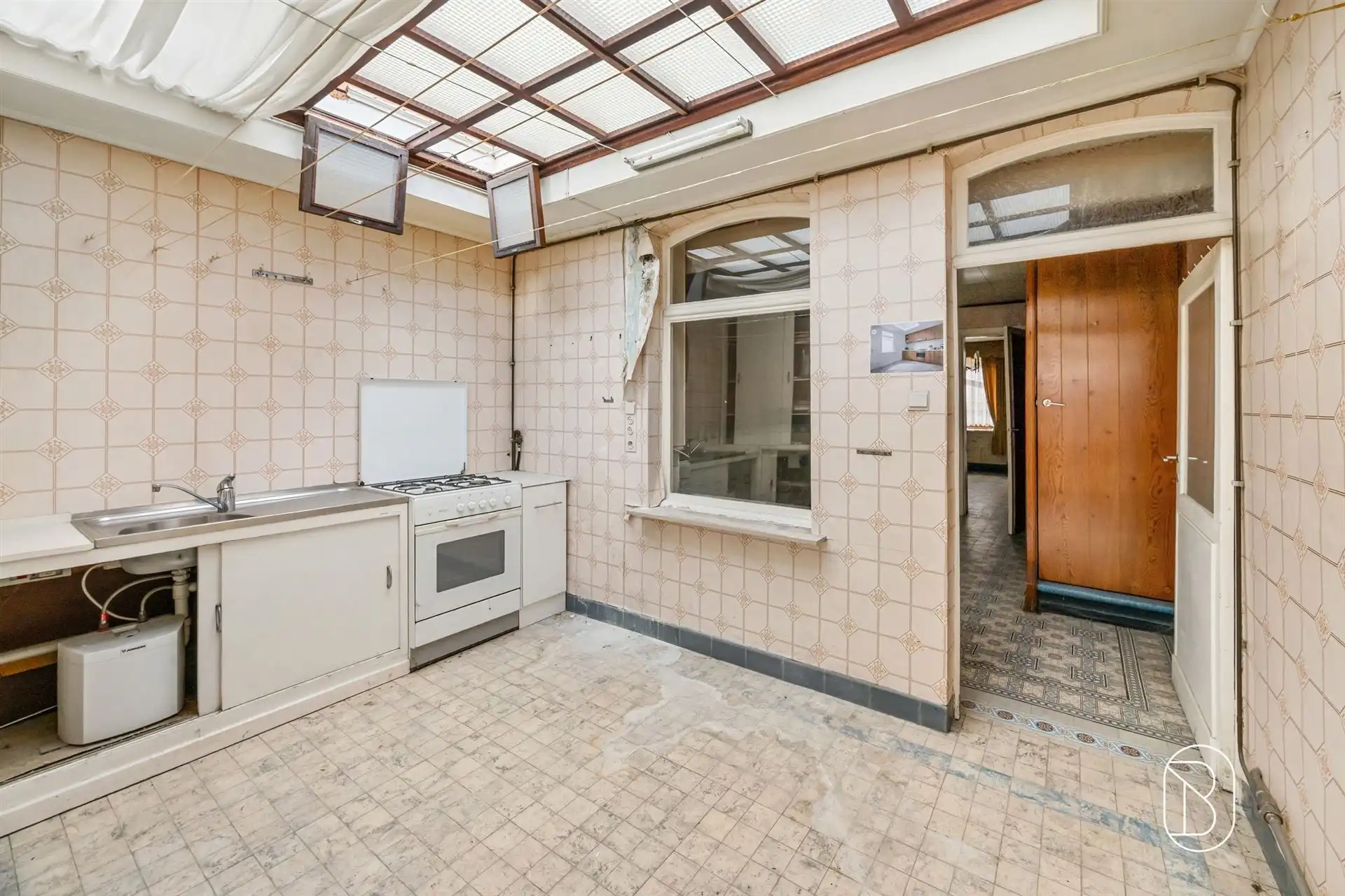 Te renoveren woning met potentieel! foto 9