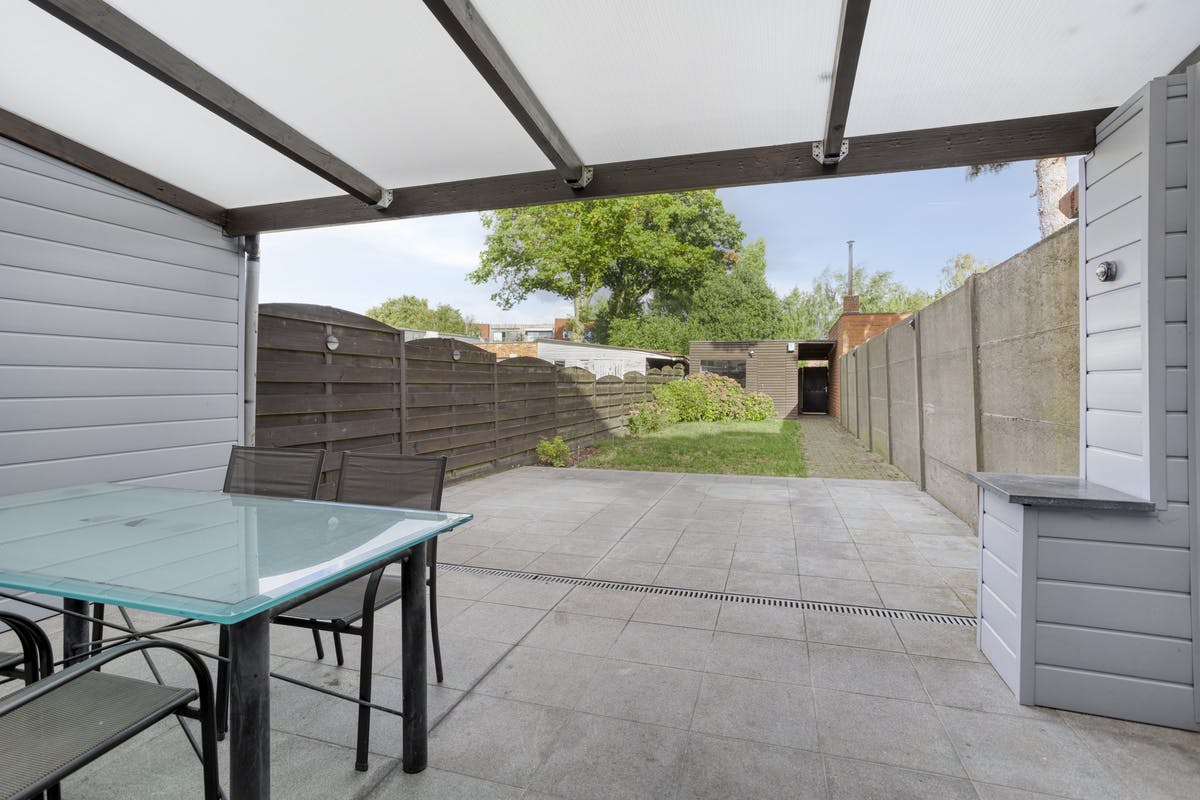 huis te koop in centrum Turnhout met wegenis achteraan  foto 21