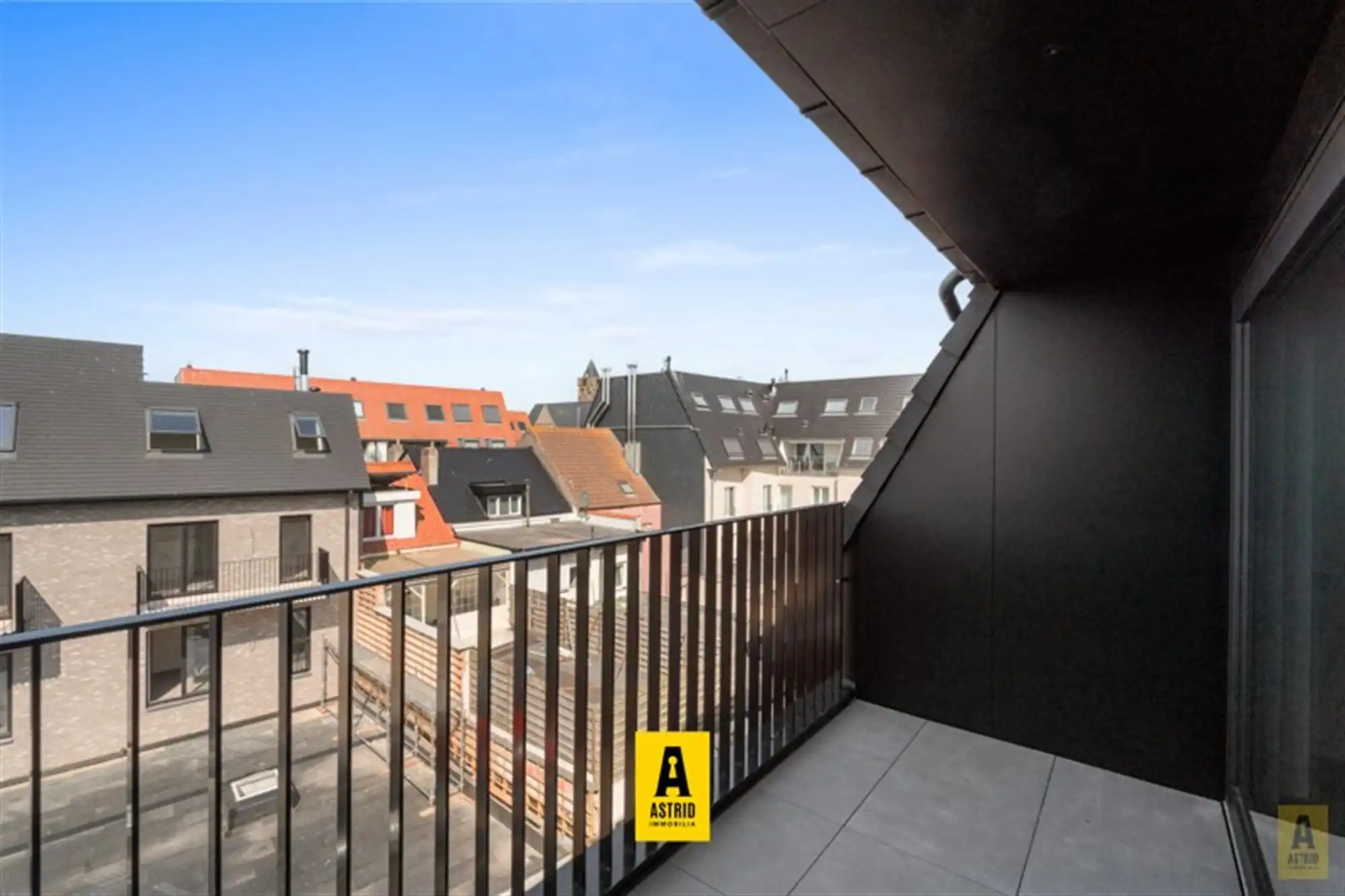 Ruim en zonnig nieuw appartement met mooie terrassen vlakbij zee! foto 3