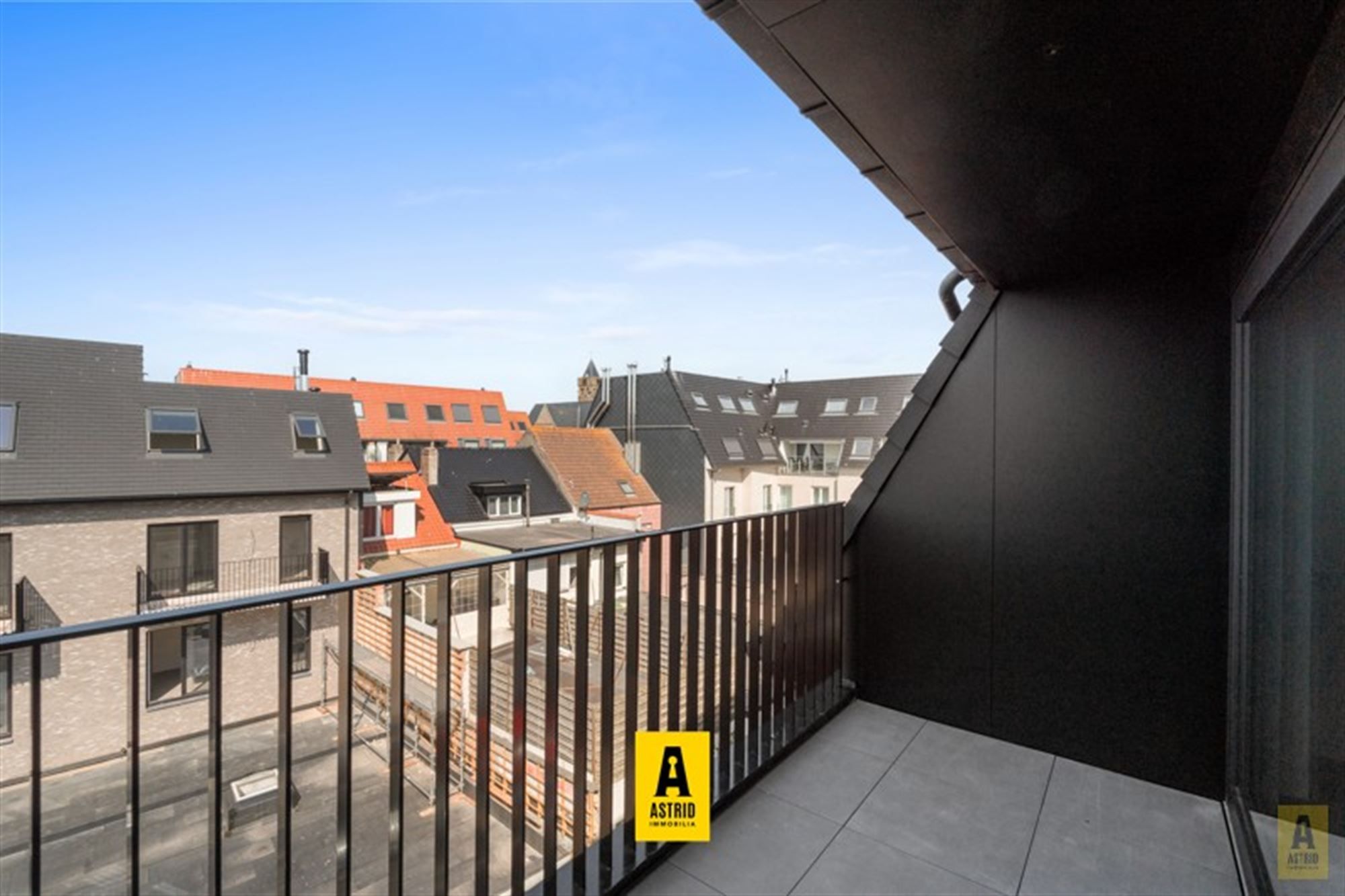 Ruim en zonnig nieuw appartement met mooie terrassen vlakbij zee! foto 3