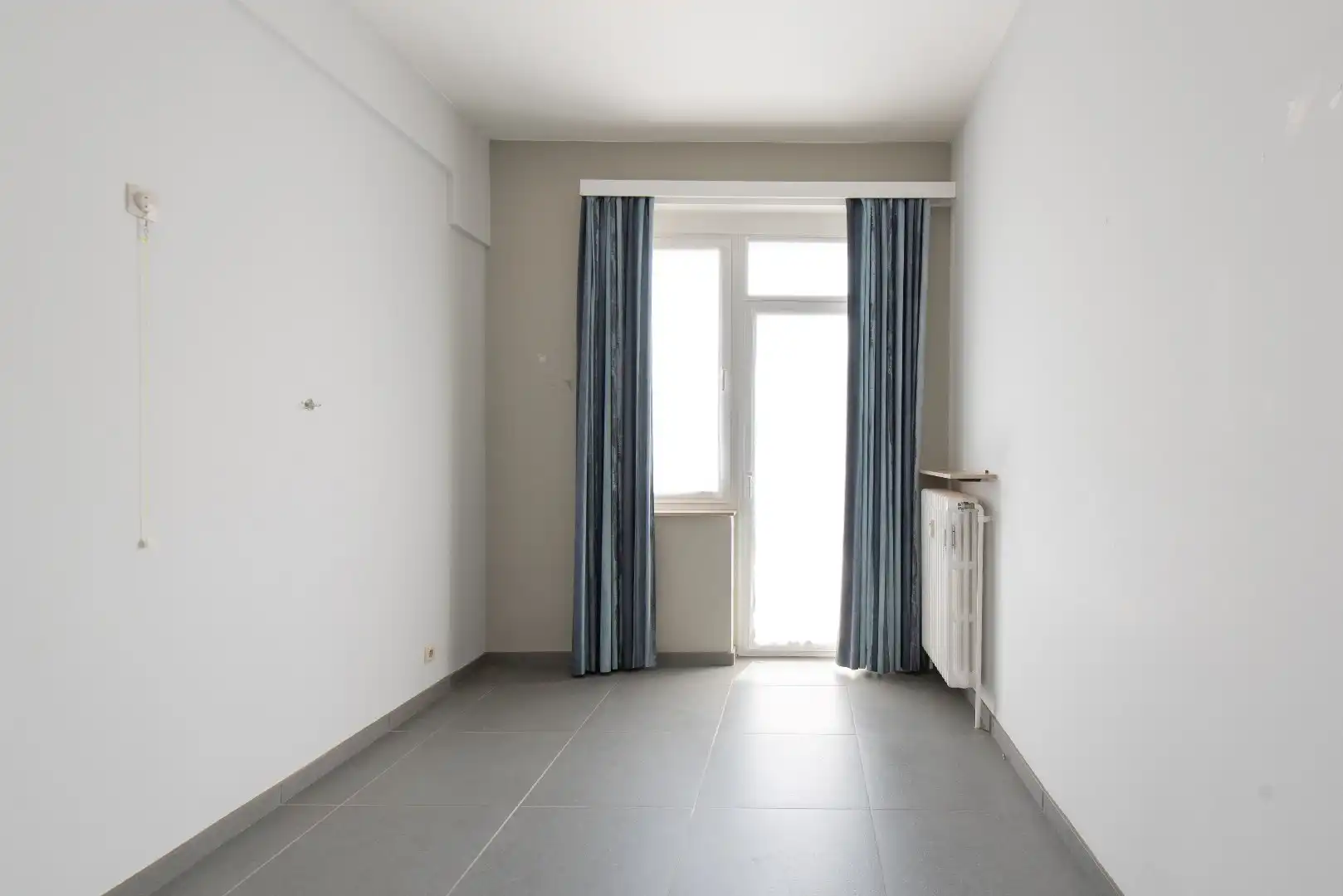 Instapklaar appartement op het gelijkvloers met prachtig zicht op zee. Gelegen aan de Zeedijk, op een toplocatie aan het strand. foto 12