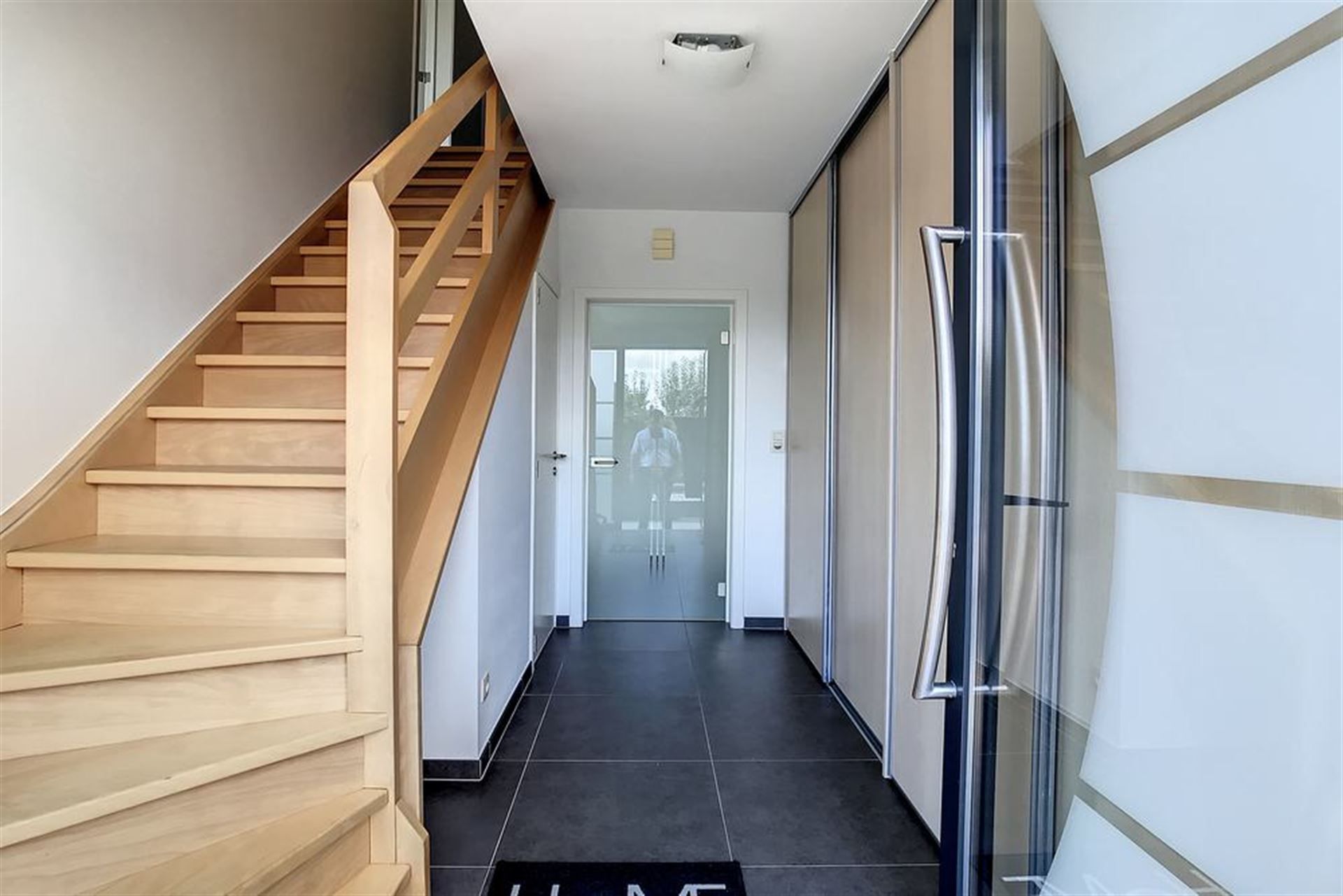 Moderne Halfopen Bebouwing met 5 Slaapkamers  foto 3