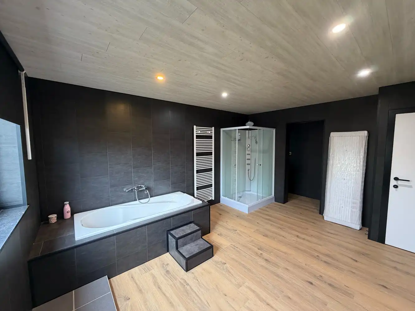 Ruime en lichtrijke vrijstaande woning foto 9
