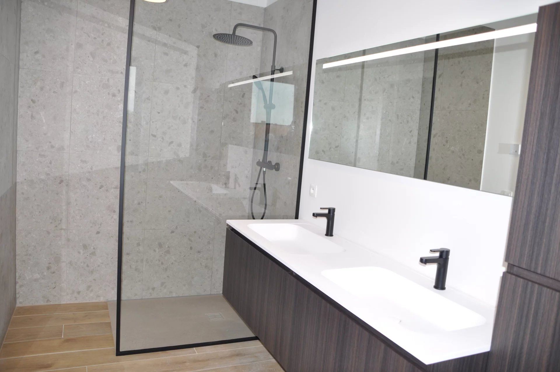 EXCLUSIEF EN KWALITATIEF NIEUWBOUWAPPARTEMENT VAN 163 M² MET 3 SLPK'S, 2 BADK'S EN RIANTE TERRASSEN IN MUNSTERBILZEN foto 20