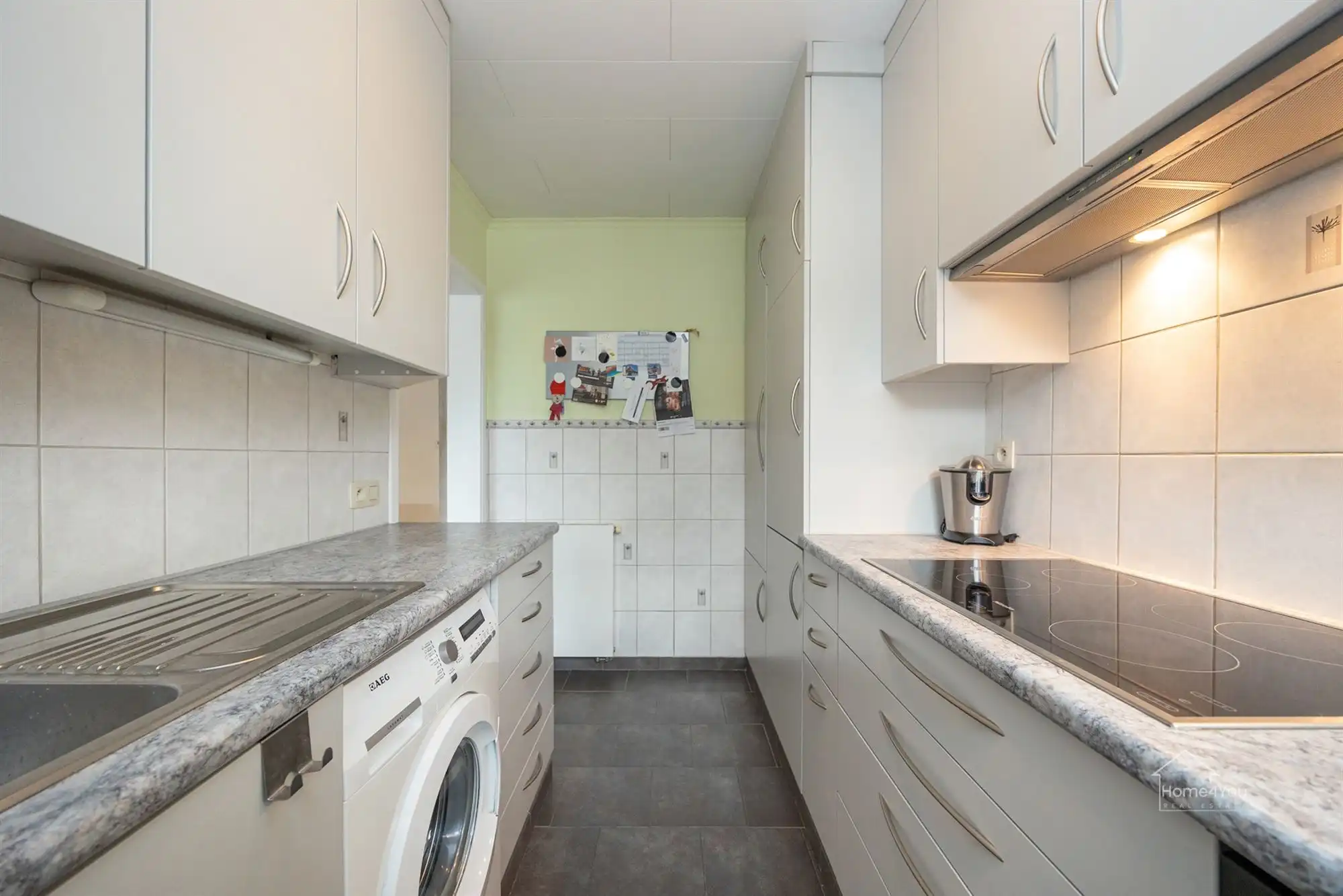 Instapklaar 2-slaapkamer appartement in Mortsel te koop! foto 5