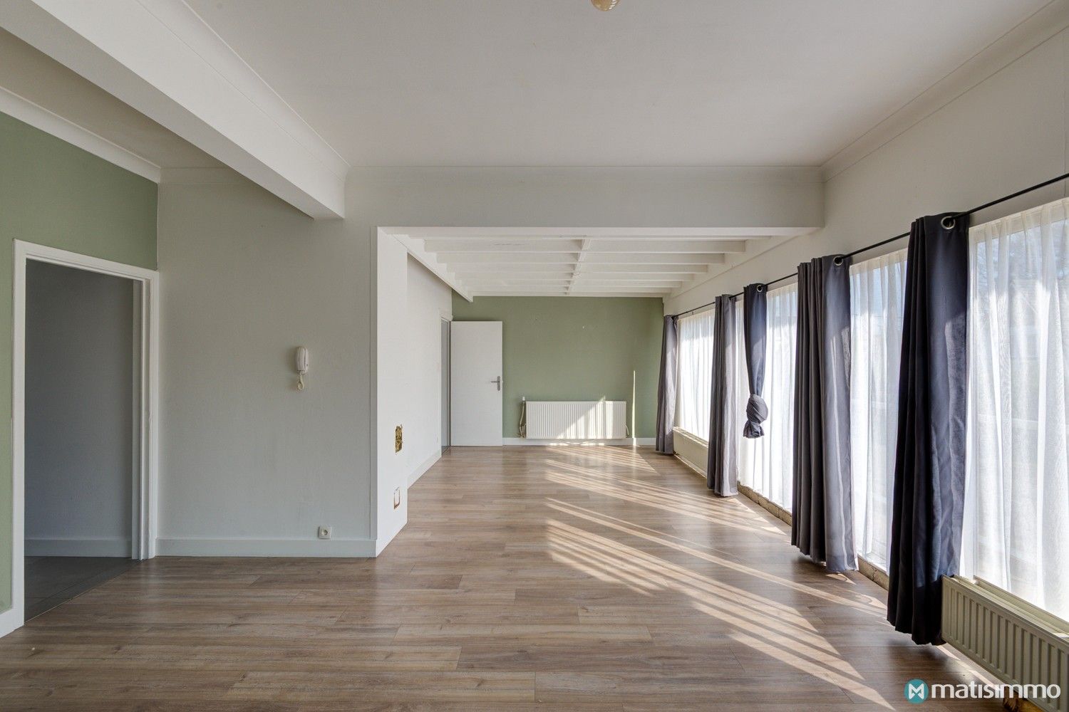 RUIM, DEELS GERENOVEERD DUPLEXAPPARTEMENT MET 3 SLAAPKAMERS, GROOT TERRAS, GARAGEBOX EN AUTOSTAANPLAATS foto 7